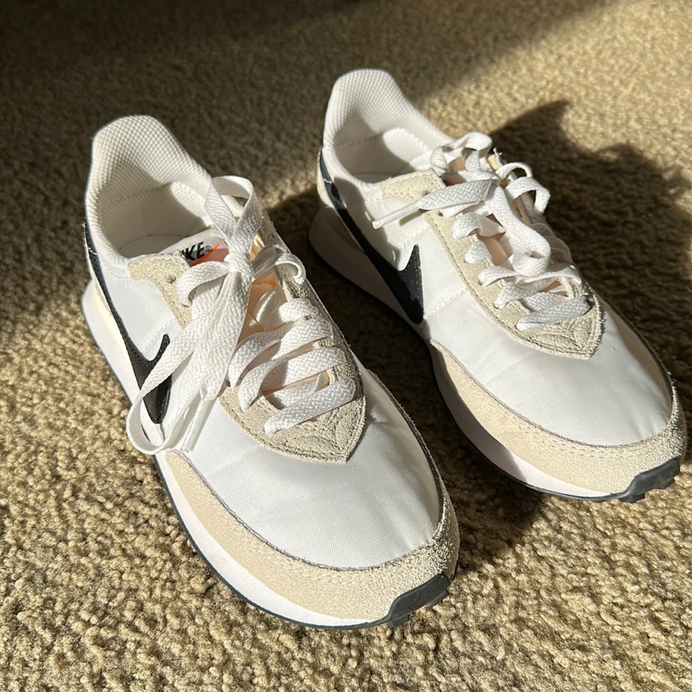 NIKES WOMEN